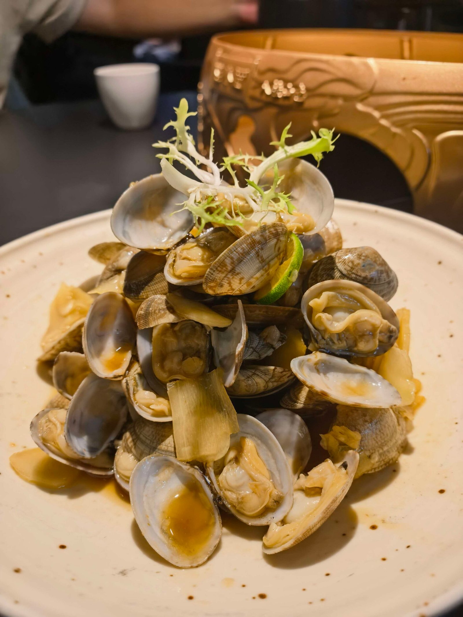 Cold-tossed clams with garlic and herbs on a plate at a Liuzhou restaurant