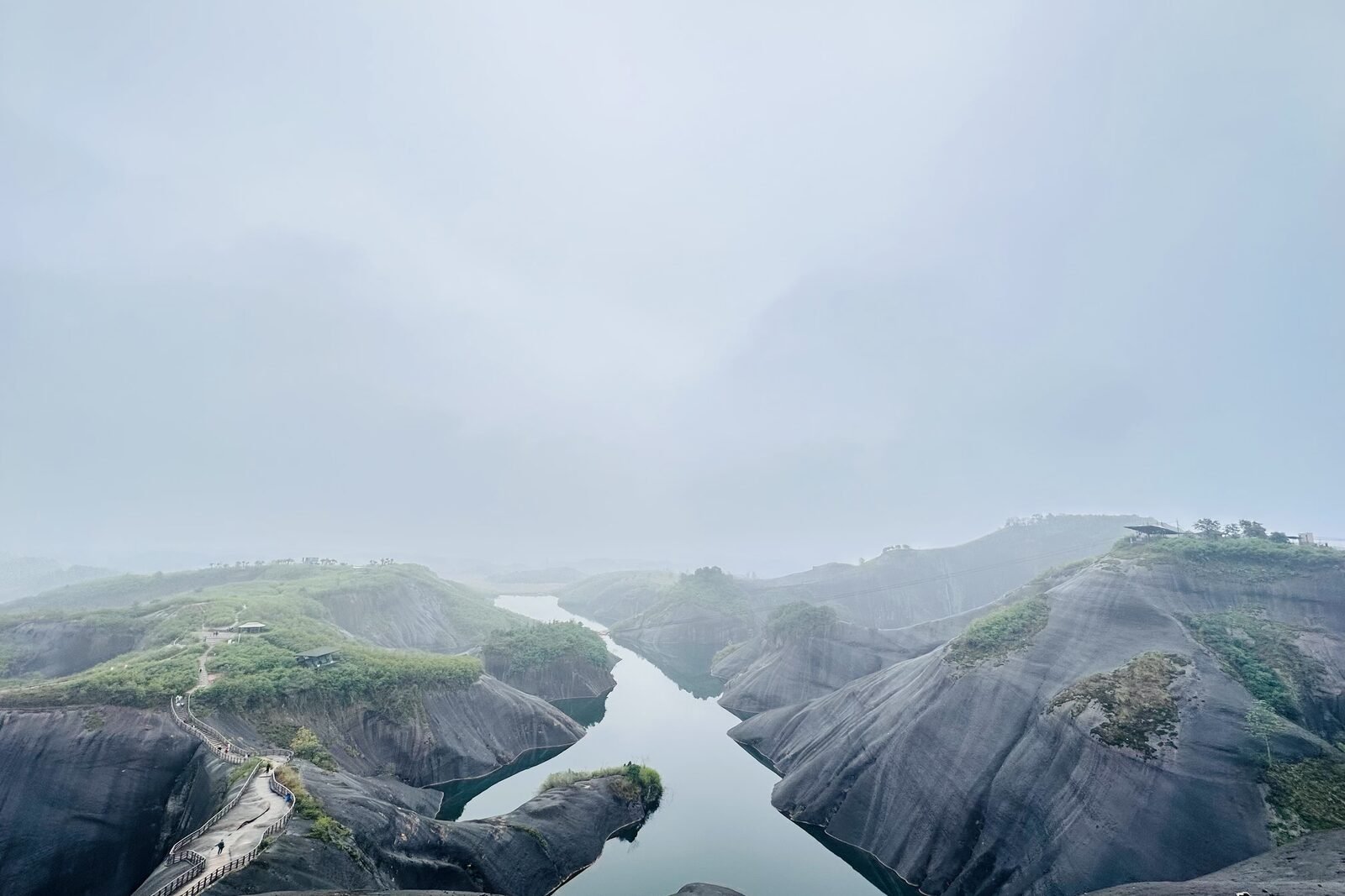Chenzhou Travel Guide: Danxia Cliffs, a Misty River and Hunan’s Wildest Forest